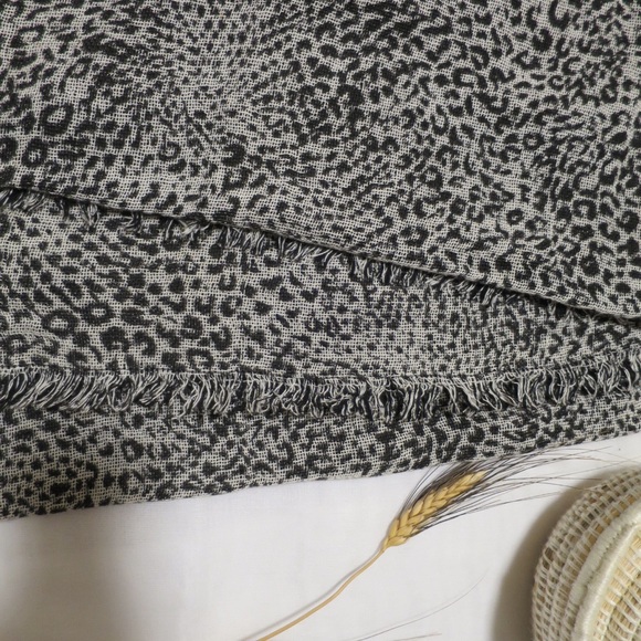 Leopard Print Winter Scarf - Picture 5 of 8